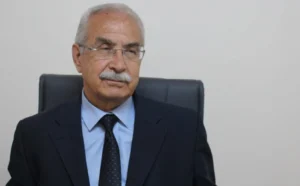 Yaklaşık elli yıllık arkadaşım, yoldaşım, “amca oğlu”m Kamil Dede‘yi yitirmenin