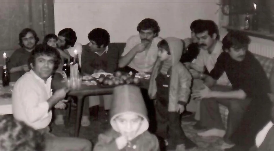 1980_81_yilbasi_Kopenhag_Ali_Yurtslan_sol_basta-Abdullah_Gurgun_sag_basta