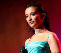 Melike Şahin  İzmir Kültürpark Açıkhava Tiyatrosu’nda!