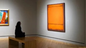 İkibinlerin başları, ‘San Francisco Modern Sanat Müzesi‘ nde yere oturmuş
