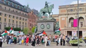 Birkaç gündür İsveç’teyim. Başkent Stockholm’de ve diğer kentlerde her gün