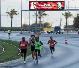 İzmir’de Uluslararası 9 Eylül İzmir Yarı Maratonu’yla kurtuluş coşkusu başladı