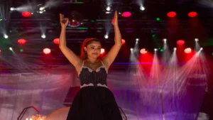 İzmir Enternasyonal Fuarı Çim Konserleri, Migros sponsorluğunda İzmirli sevilen şarkıcı