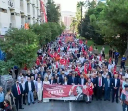 İzmirliler Zafer Yürüyüşü’nde buluştu