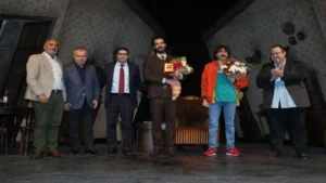 İstanbul Büyükşehir Belediyesi Şehir Tiyatroları’nın büyük ilgi gören oyunlarından “Uçurtmanın