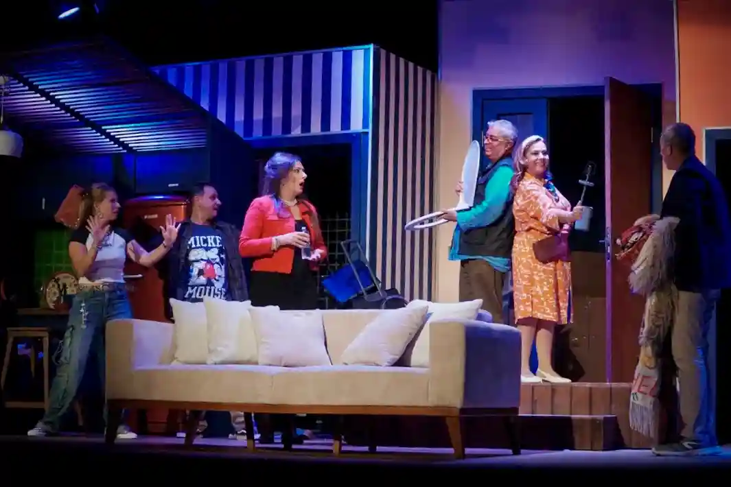 Dilara Mücaviroğlu Mert Aykul Ecmel İs, Mert Asutay, Çiçek Dilligil, Aziz Savran