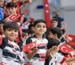 İzmir Büyükşehir’den amatör spor kulüplerine 22 milyon liralık can suyu