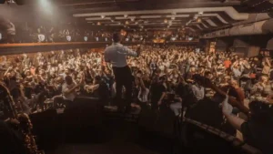 Önceki akşam Bursa Jolly Joker’de sahne alan ünlü sanatçı Berkay,