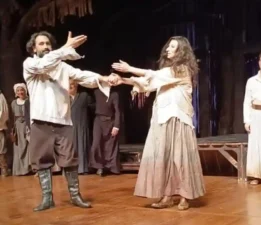 İstanbul Şehir Tiyatroları Tuzla ve Sancaktepe’de İzleyiciyle Buluştu