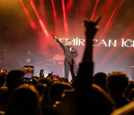 Emir Can İğrek İstanbul’da Jolly Joker Atakent’te Konser Verdi