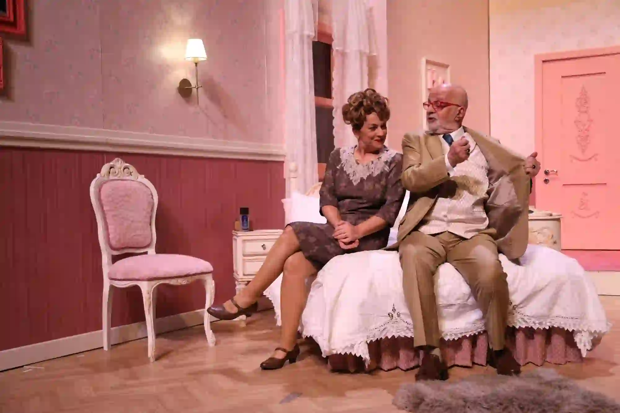 Yatak Odası Komedisi (1)