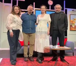 Terapi izleyici karşısında!