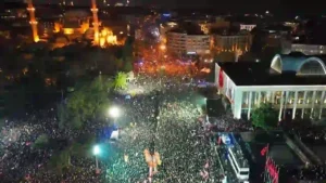Tam da “umudun toplumsal temelleri”, “umudun enerjisi”, “umudun ekonomi politiği”