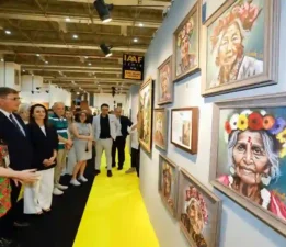 İzmir Sanat ve Antika Fuarı kapılarını açtı
