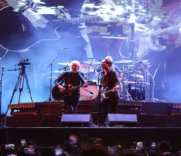 mor ve ötesi, On Binlerce Hayranlarıyla Küçükçiftlik Park’ta Buluştu!