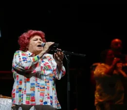 Çim Konserleri’nde Selda Bağcan rüzgarı esti