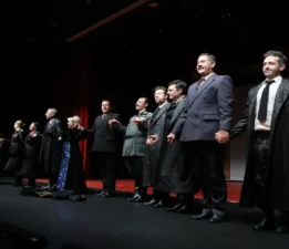 “Yaşamak mı, Yoksa Ölmek mi” Ataşehir’de izleyici karşısında