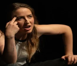 Büke Erkoç, Hanene Ay Doğacak’la Selanik Fringe Festivali’nde