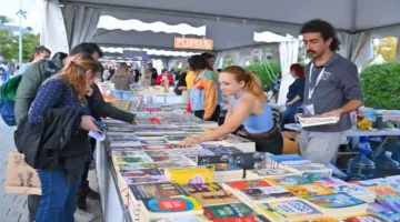 İZKİTAP’ta edebiyat şöleni sürüyor