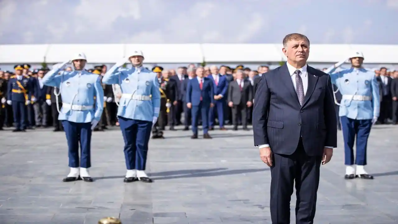 İzmir’de Cumhuriyet Bayramı kutlandı