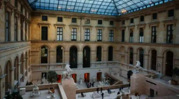 Louvre Müzesi soyuldu