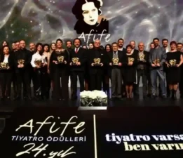 Afife Tiyatro Ödülleri’nde Tamer Karadağlı protestosu