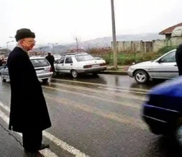 Erdal İnönü’den geriye kalan espiriler