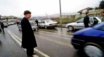 Erdal İnönü’den geriye kalan espiriler