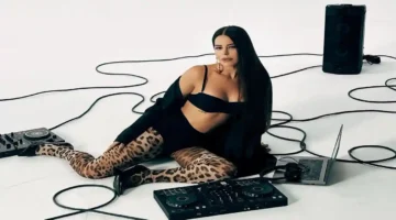 Simge’den yeni albüm: “Anlatasım Var”