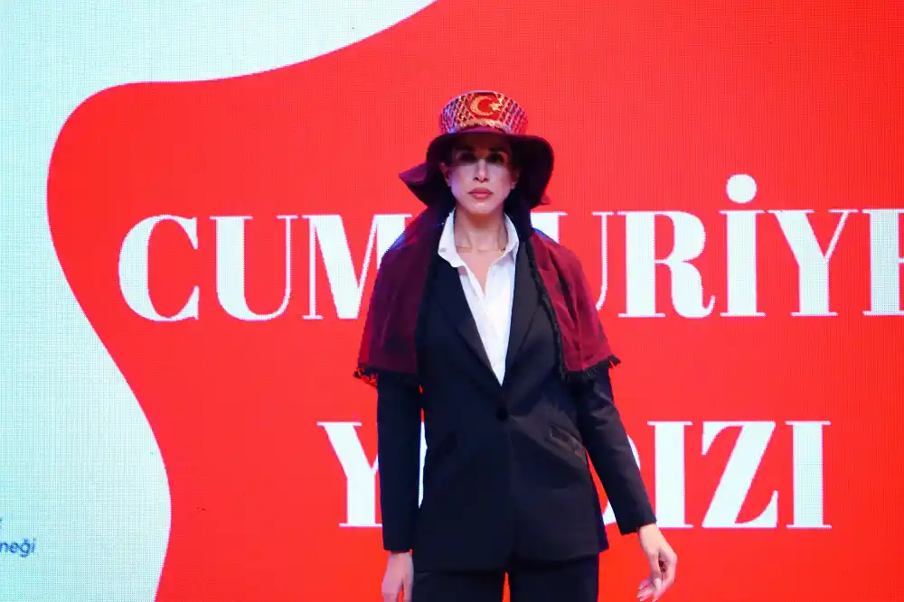 Şapkamla Çağımı Selamlıyorum02
