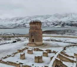 Hasankeyf’e kar yağdı