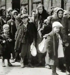 Nazizm’in ve Siyonizm’in Kurbanlarına Saygıyla