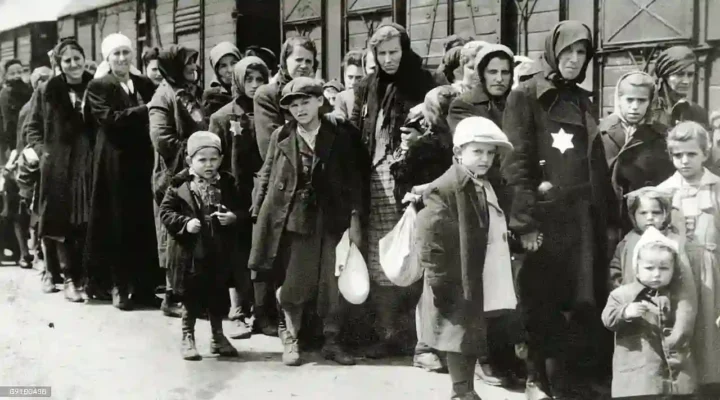 Nazizm’in ve Siyonizm’in Kurbanlarına Saygıyla