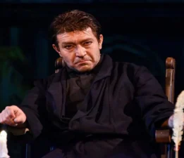 Ankara Devlet Tiyatrosu Yapımı “Faust” Yeniden AKM Sahnesinde!..