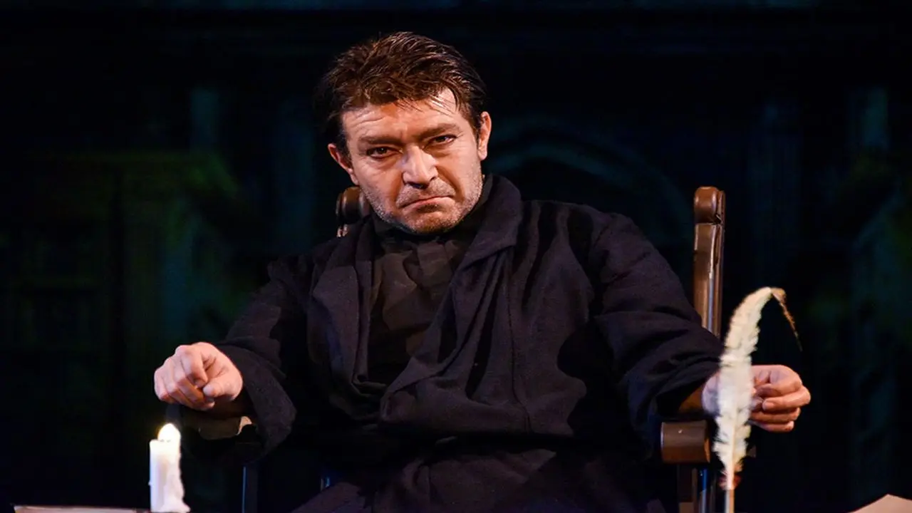 Ankara Devlet Tiyatrosu Yapımı “Faust” Yeniden AKM Sahnesinde!..