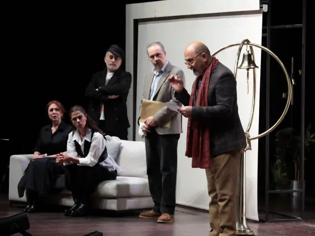 Bir Halk Düşmanı (2)