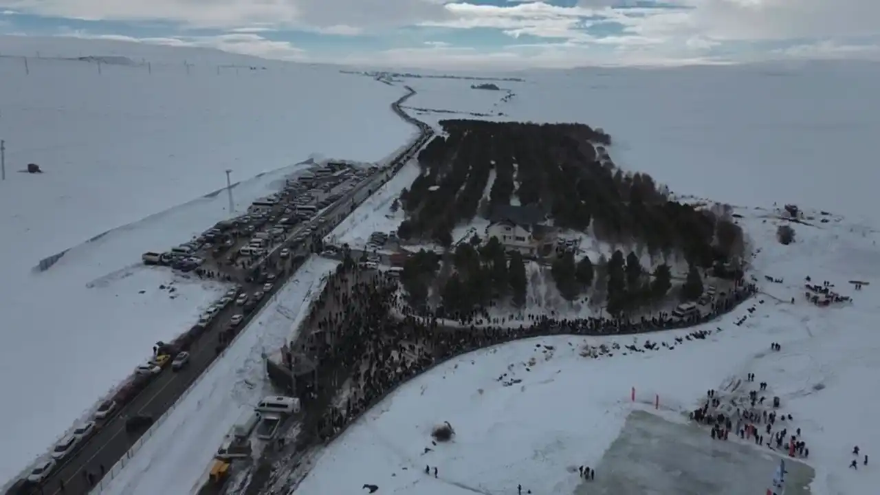 Çıldır Gölü’nden Buz Şenliği