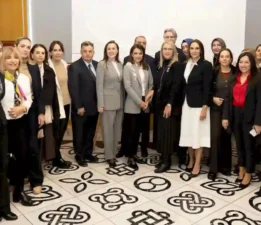 Türkiye Yüzyılı Kadınları Mikro Art Resim Sergisi İzmir’de