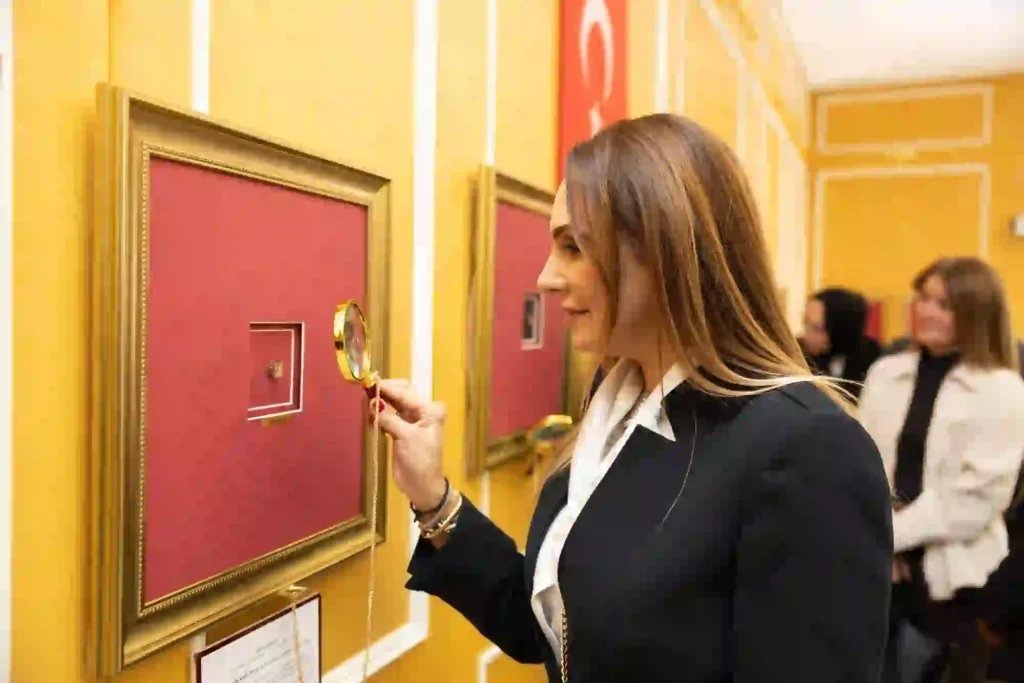 Türkiye Yüzyılı Kadınları Mikro Art Resim Sergisi 03