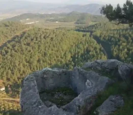 Defineciler Bilecik Osmaneli’nde kaya mezarı talan etti!