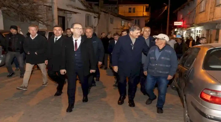 Cemil Tugay iftardan sahura halkın arasında