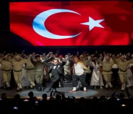 Sahnede Çanakkale ruhu: Uyan Memet