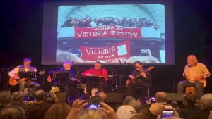 VİCTORİA TİYATROSU “PİKNİK TİYATRO” SÜREYYA GÜRGÜN–Victoria tiyatrosunun bir diğer adı