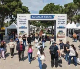 İZKİTAP’ta edebiyat şöleni yaşanıyor