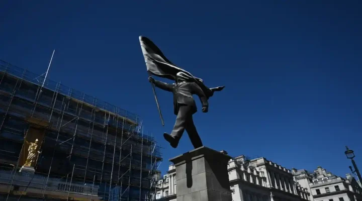 Banksy’nin yeni eseri heykel tartışma yarattı