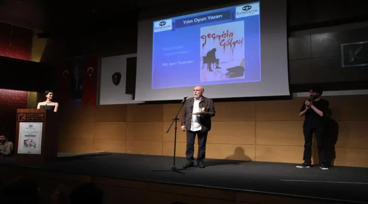 12. Ekin Yazın Dostları Tiyatro Ödülleri’nde Şehir Tiyatroları’na 3 Ödül