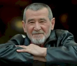 Gül Bahçesinde Uyu