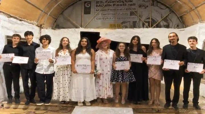 Gümüşlük Festival Akademisi’nin genç piyanistleri beğenildi