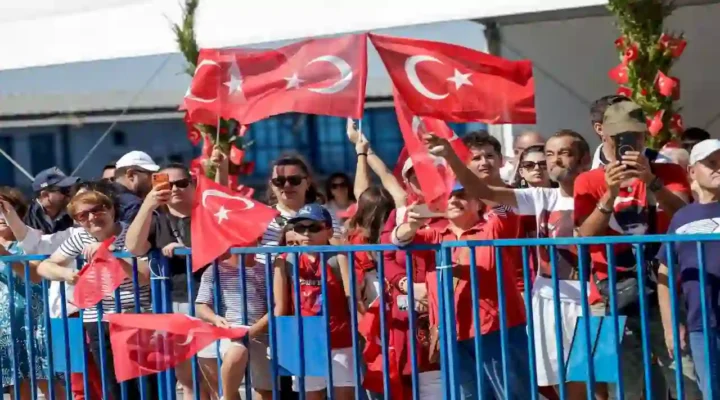 İzmir’in kurtuluşunun 104’üncü yıl dönümü kutlandı