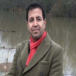 Mustafa Solak yazar fotoğrafı